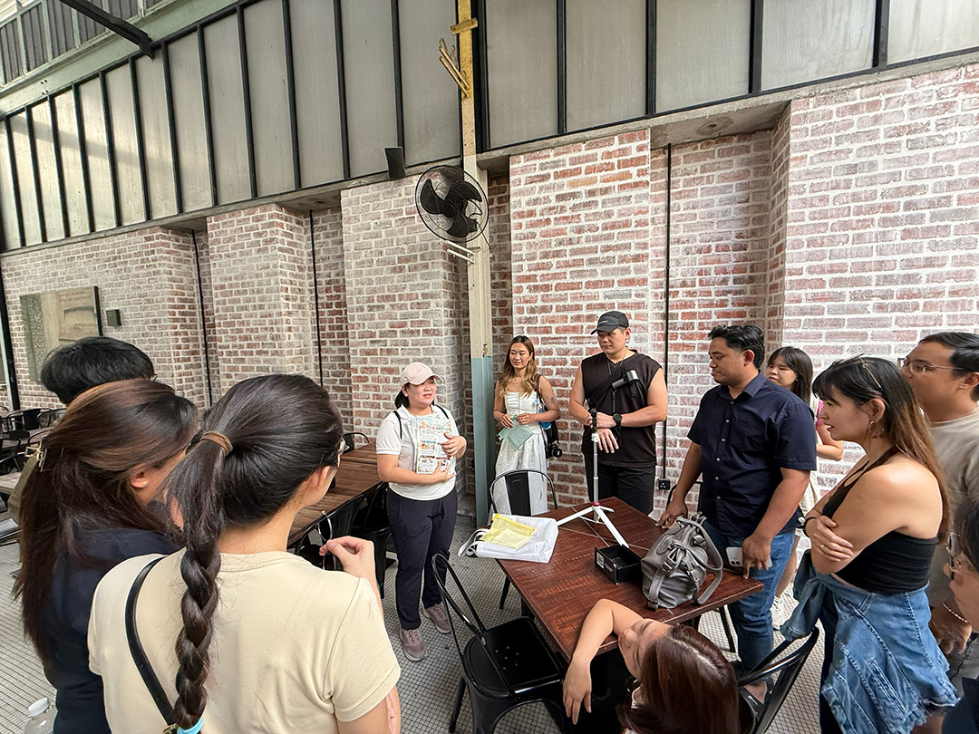 Treasure hunt briefing by game master Chin Pei at Plan B